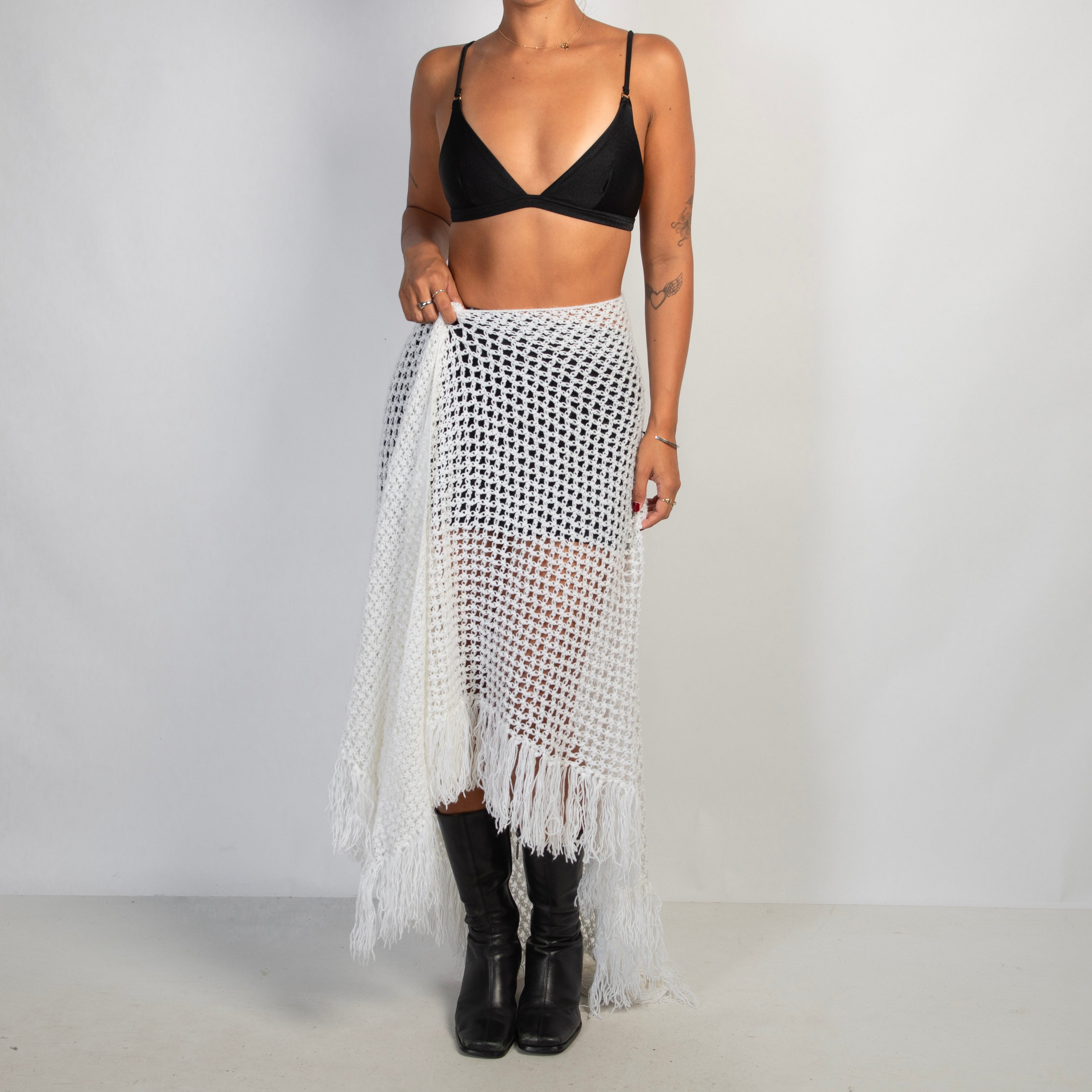 WHITE KNIT SCARF / SHAWL