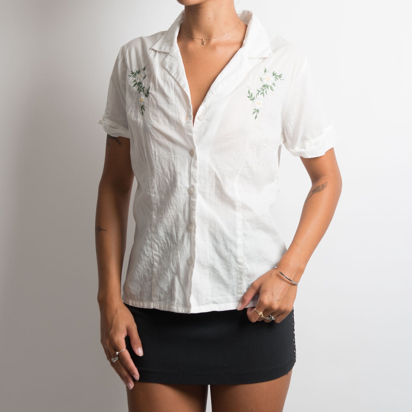 BLOUSE BLANCHE À MANCHES COURTES