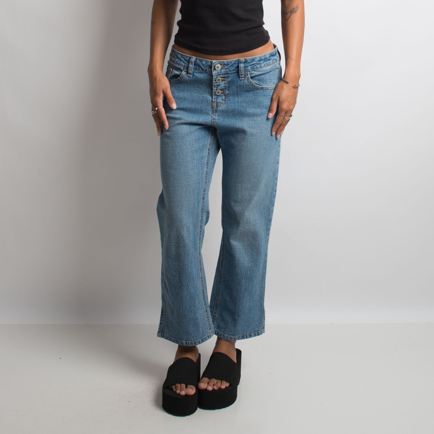 BOOTCUT CAPRI JEANS