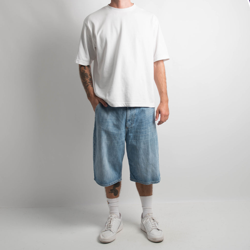 LIGHT WASH DENIM JORTS