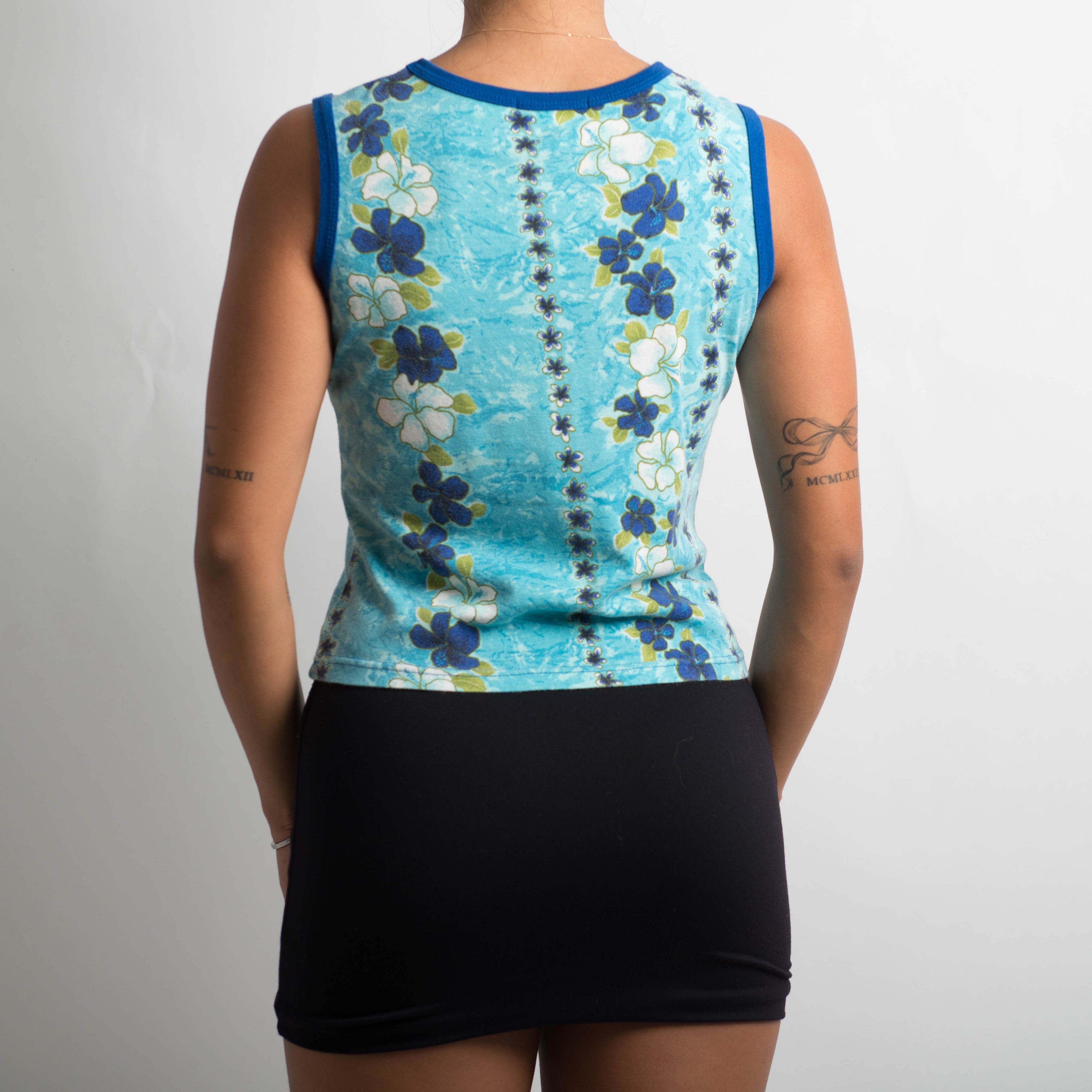 SLEEVELESS FLORAL TOP