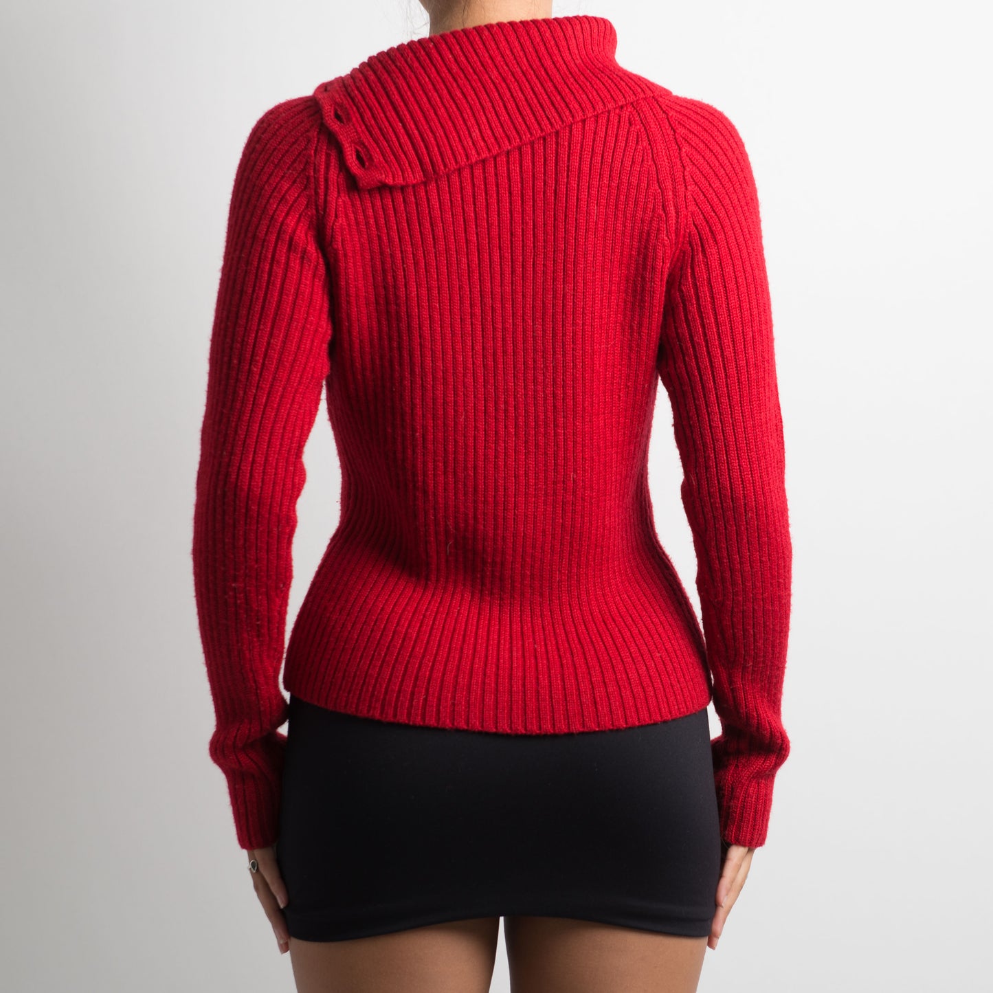 RED RIBBED KNIT SWEATER