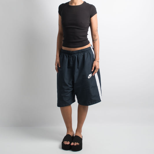 BAGGY NIKE LONGLINE SHORTS