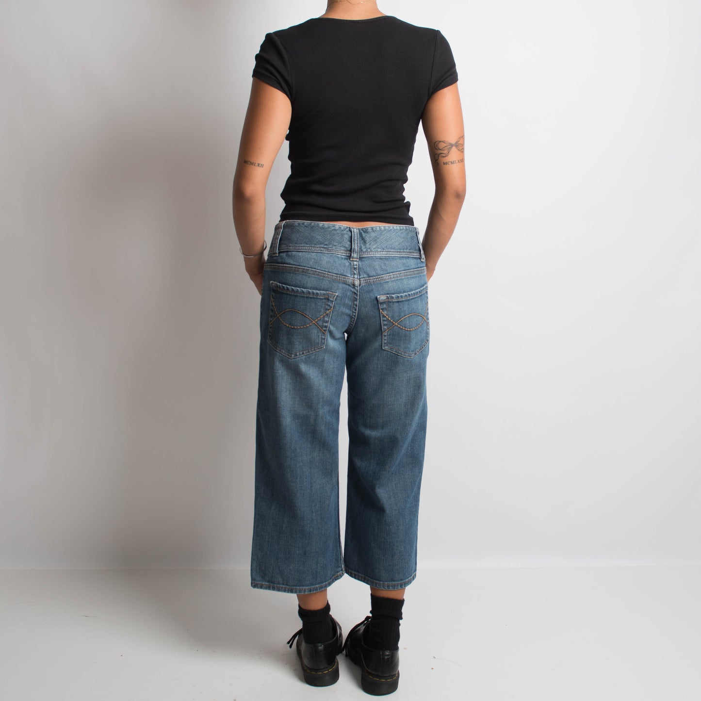 WIDE LEG CAPRI JEANS