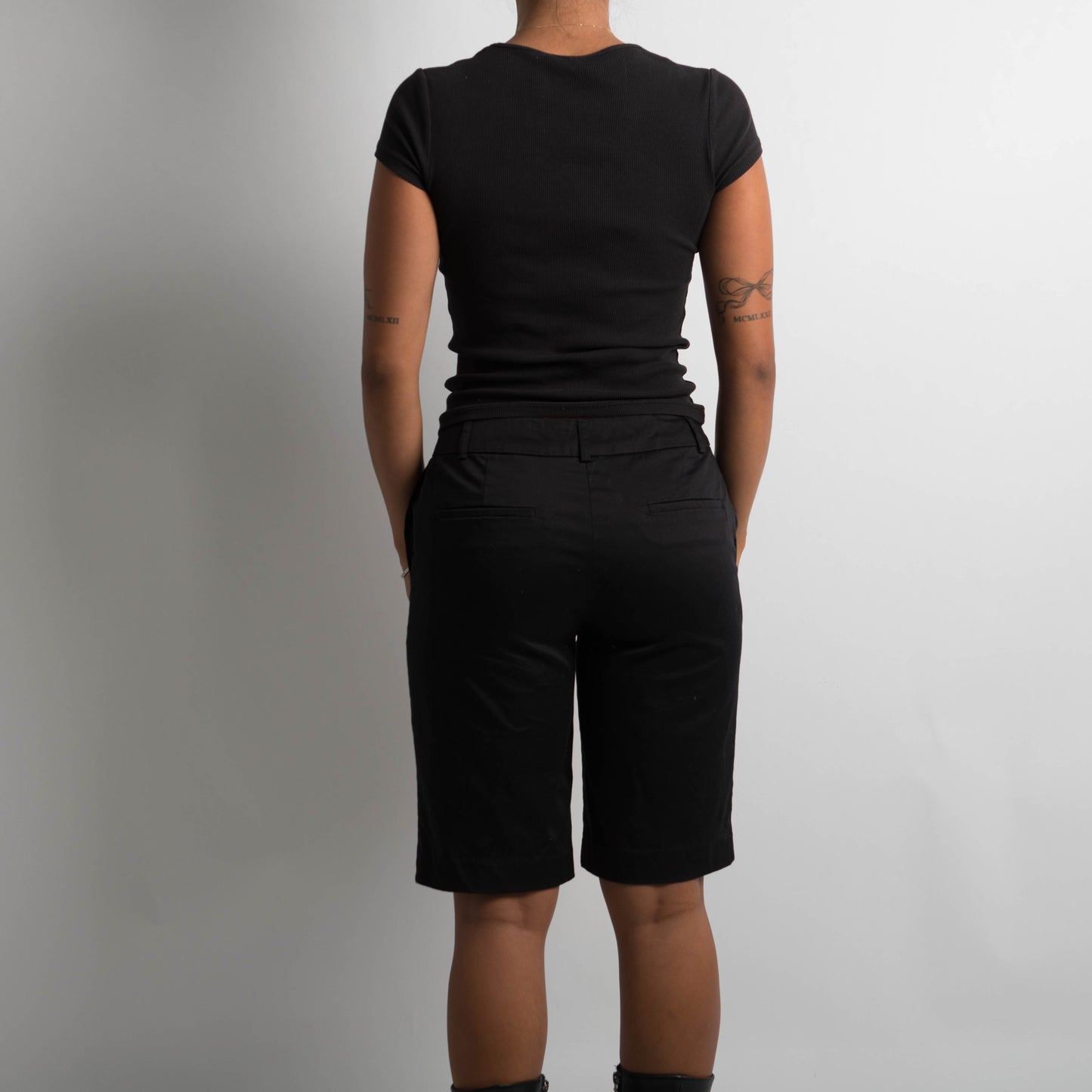 BLACK LONGLINE SHORTS