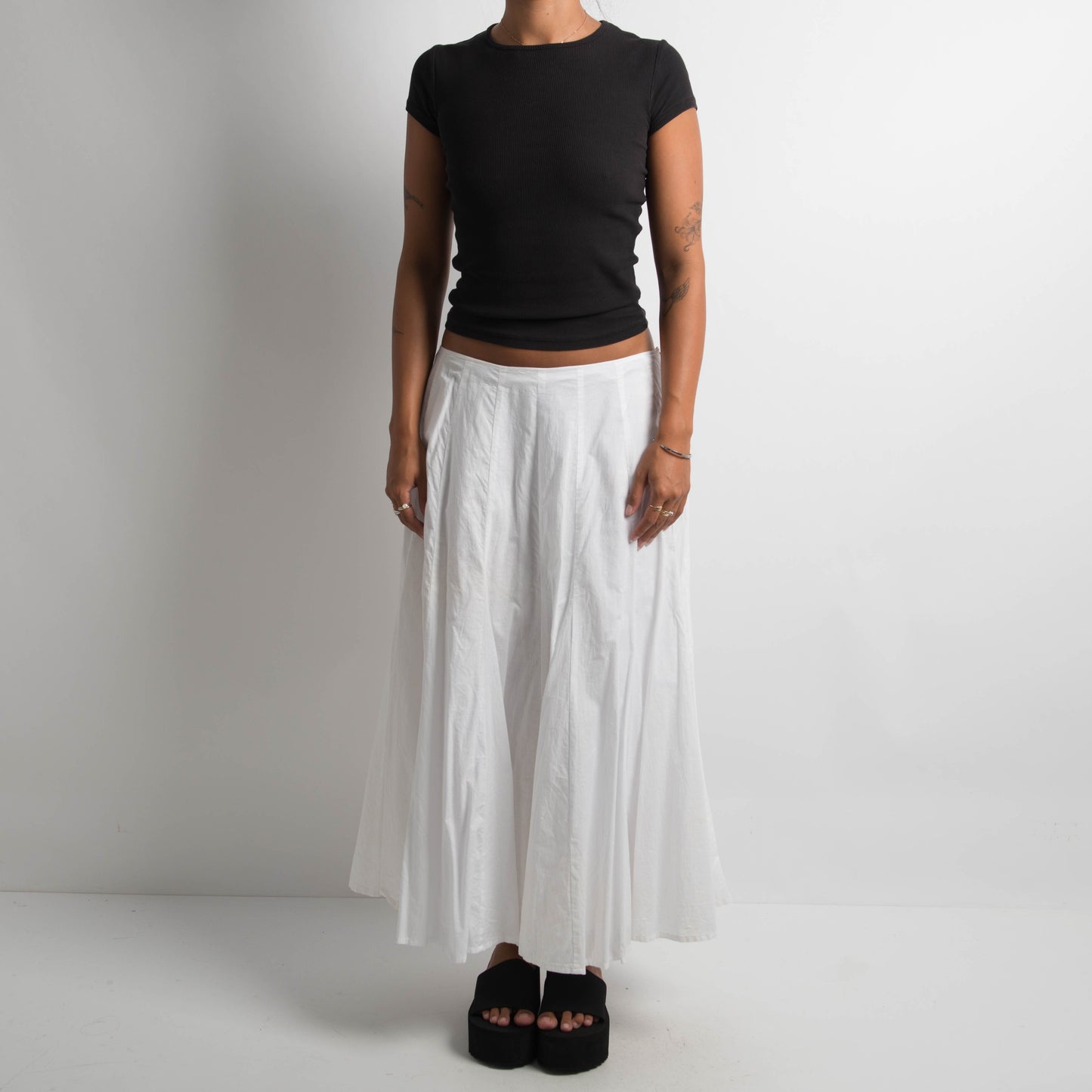 WHITE LONGLINE SKIRT