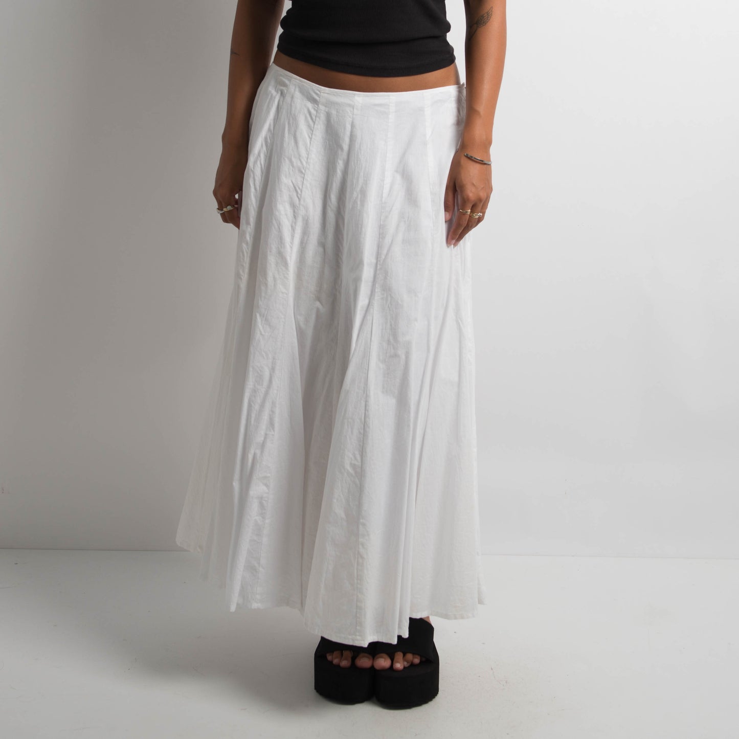 WHITE LONGLINE SKIRT