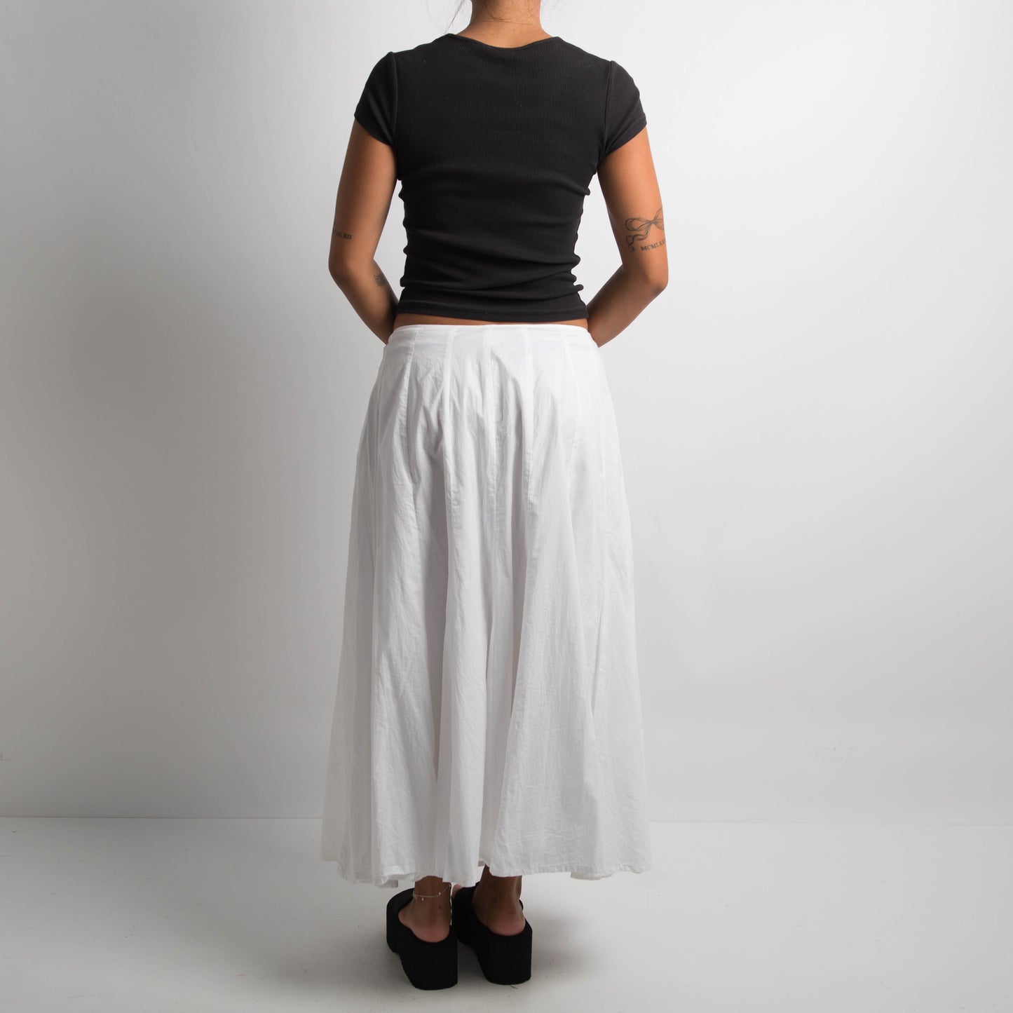 WHITE LONGLINE SKIRT