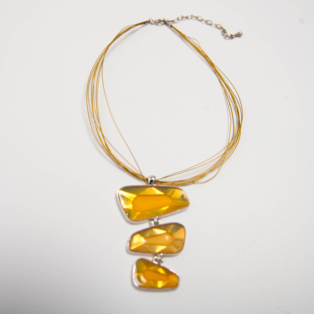 YELLOW PENDANT NECKLACE