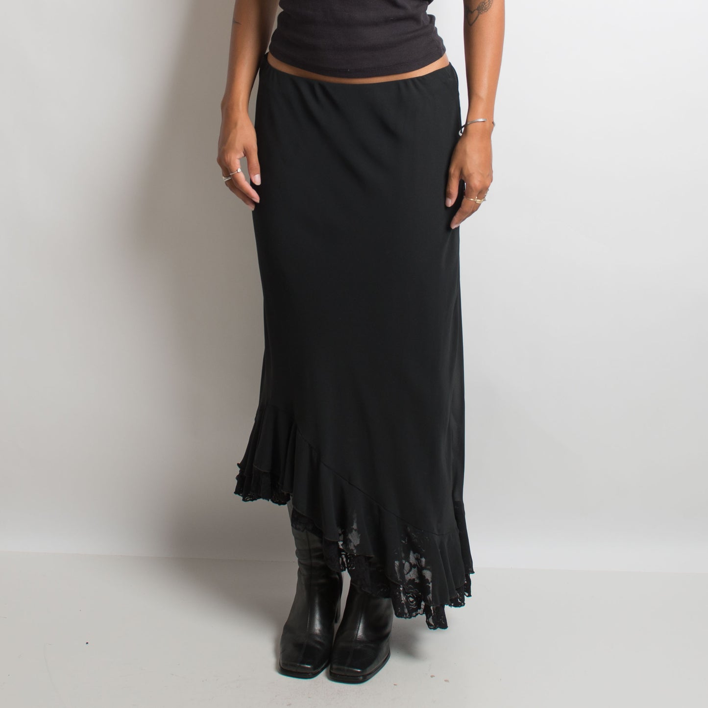 BLACK LONGLINE SKIRT