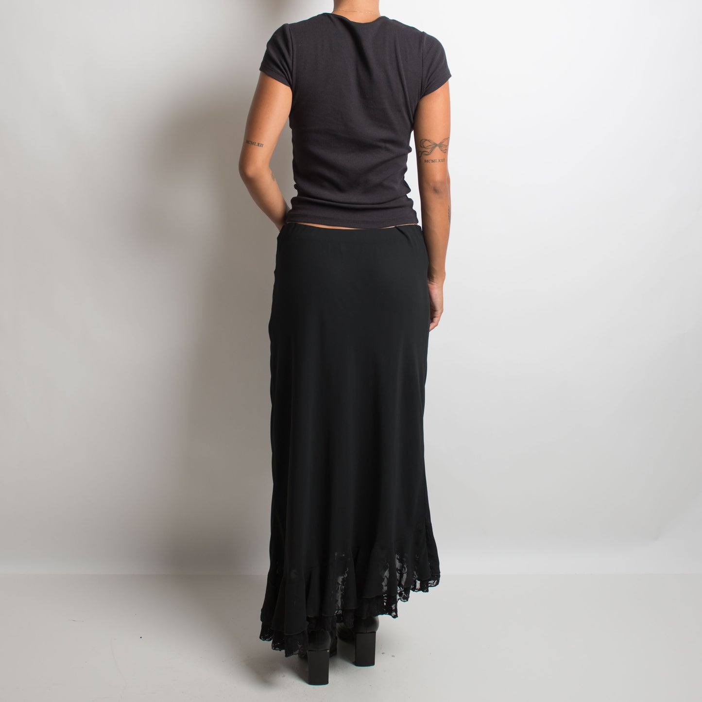 BLACK LONGLINE SKIRT