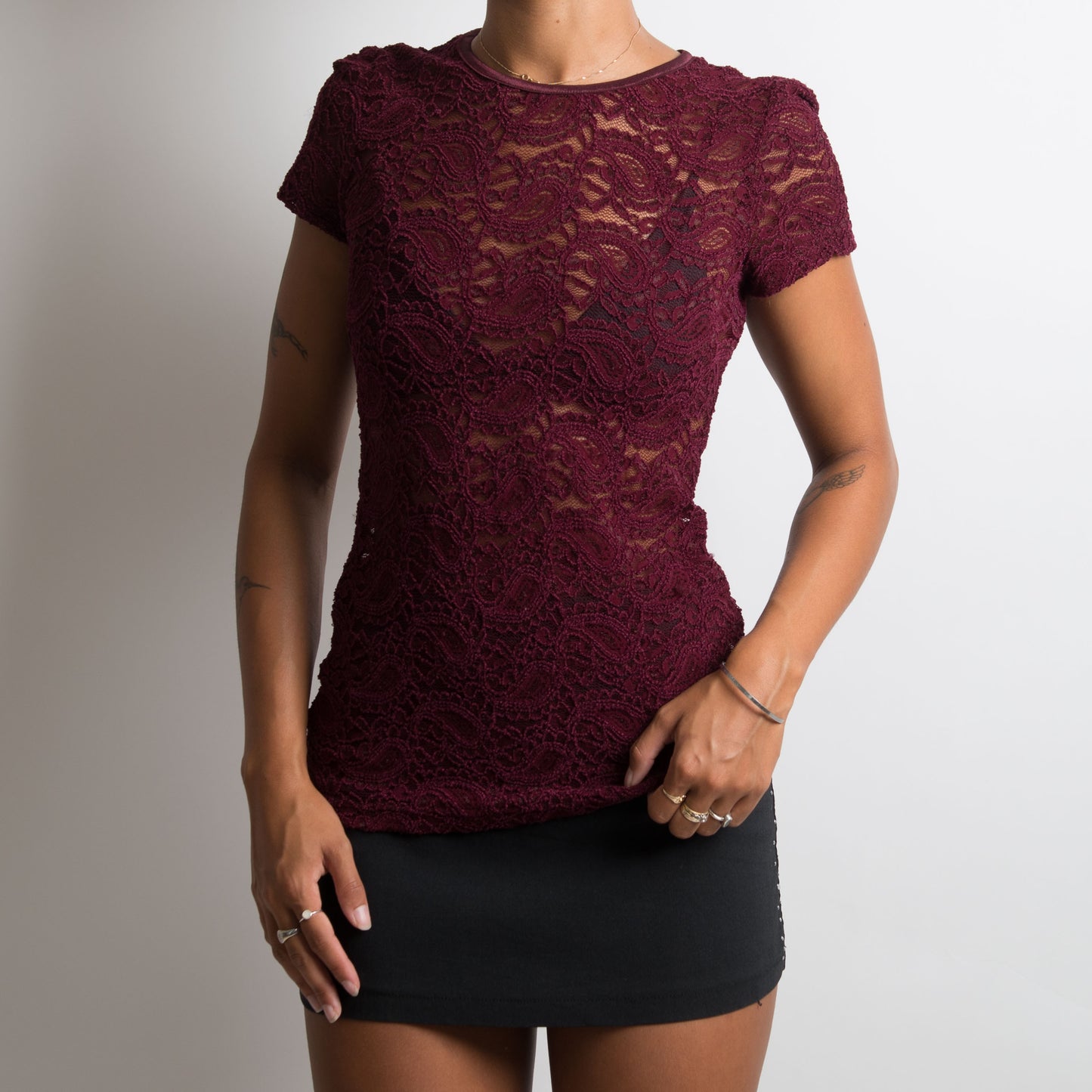 T-SHIRT BÉBÉ EN DENTELLE MARRON