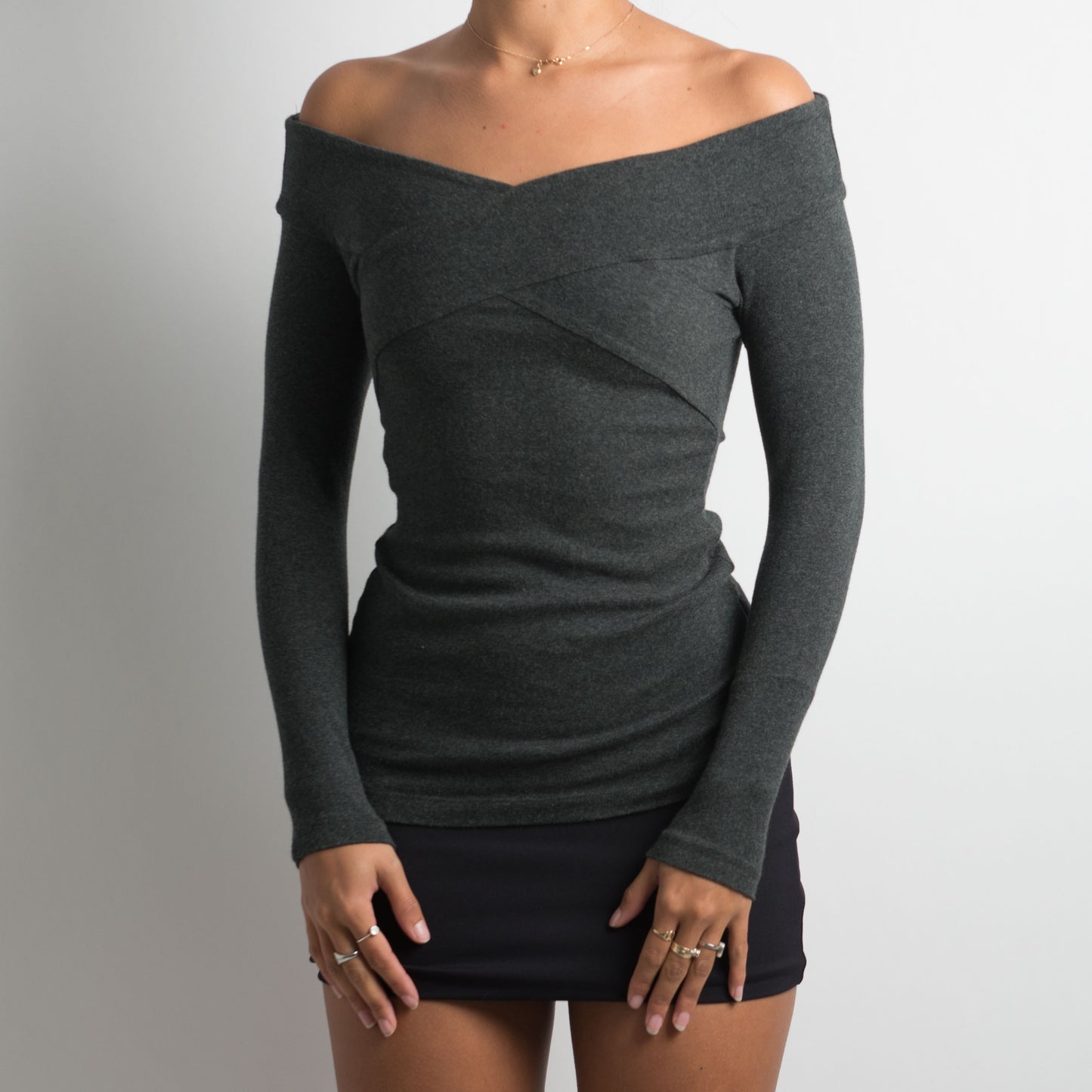 OFF THE SHOULDER LONG SLEEVE