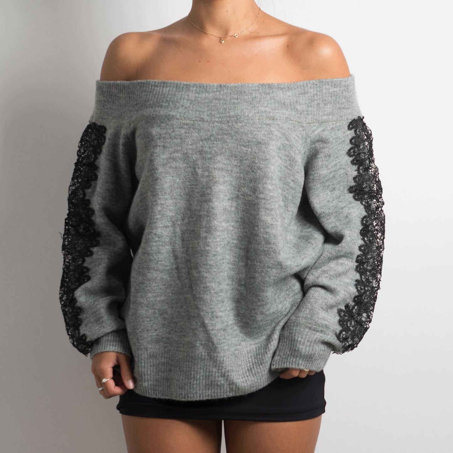 GREY OFF THE SHOULDER KNIT