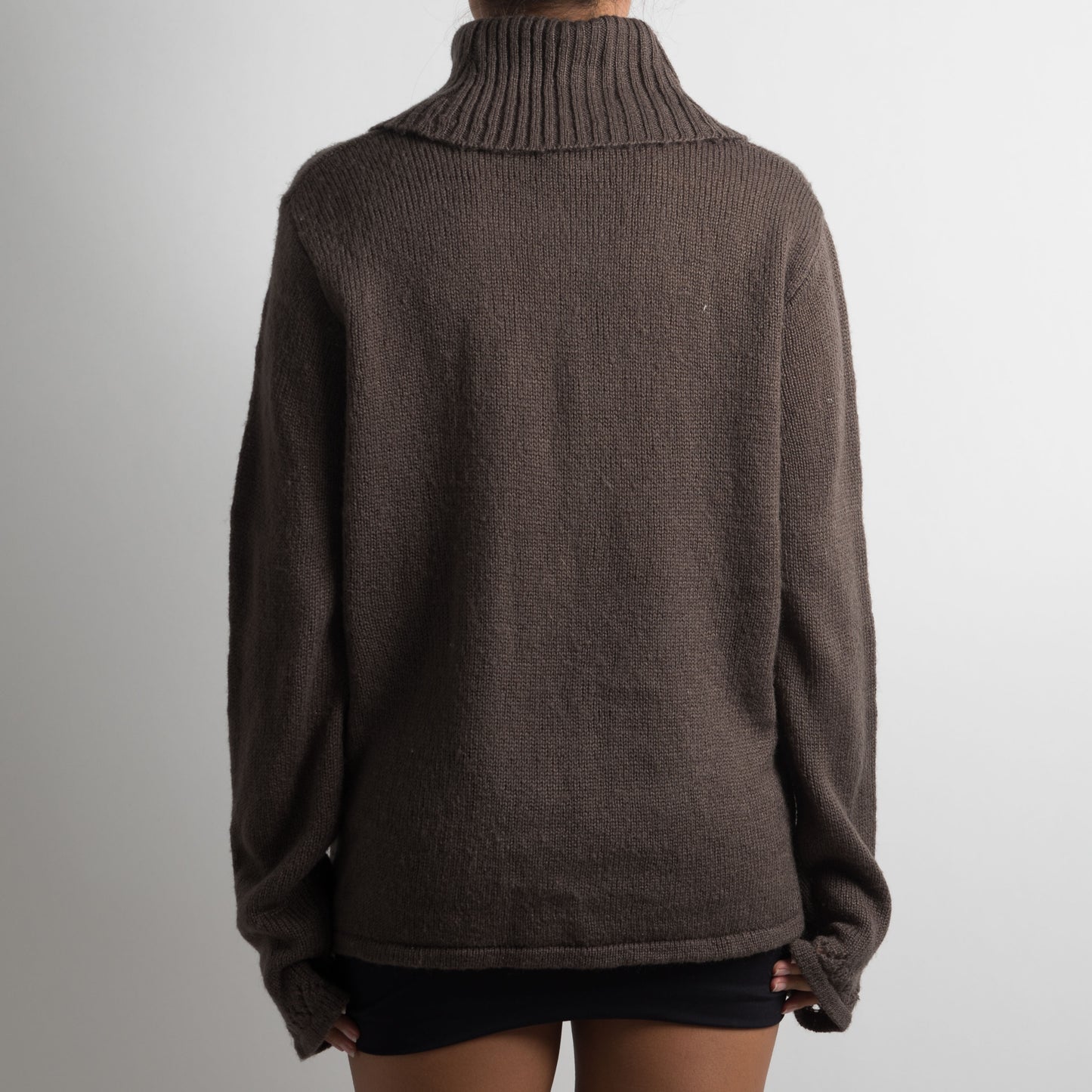 BROWN TURTLENECK KNIT