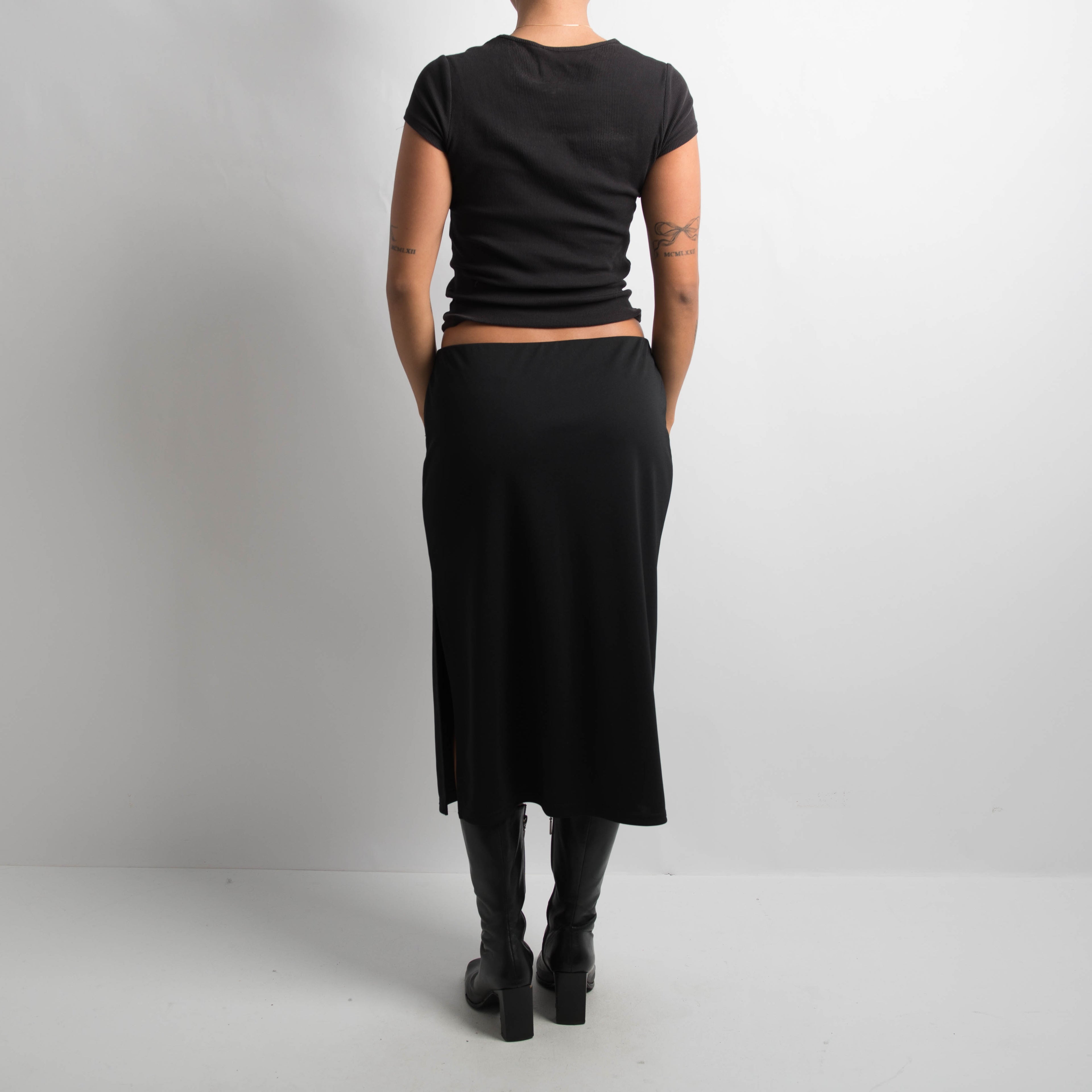 BLACK MIDI SKIRT