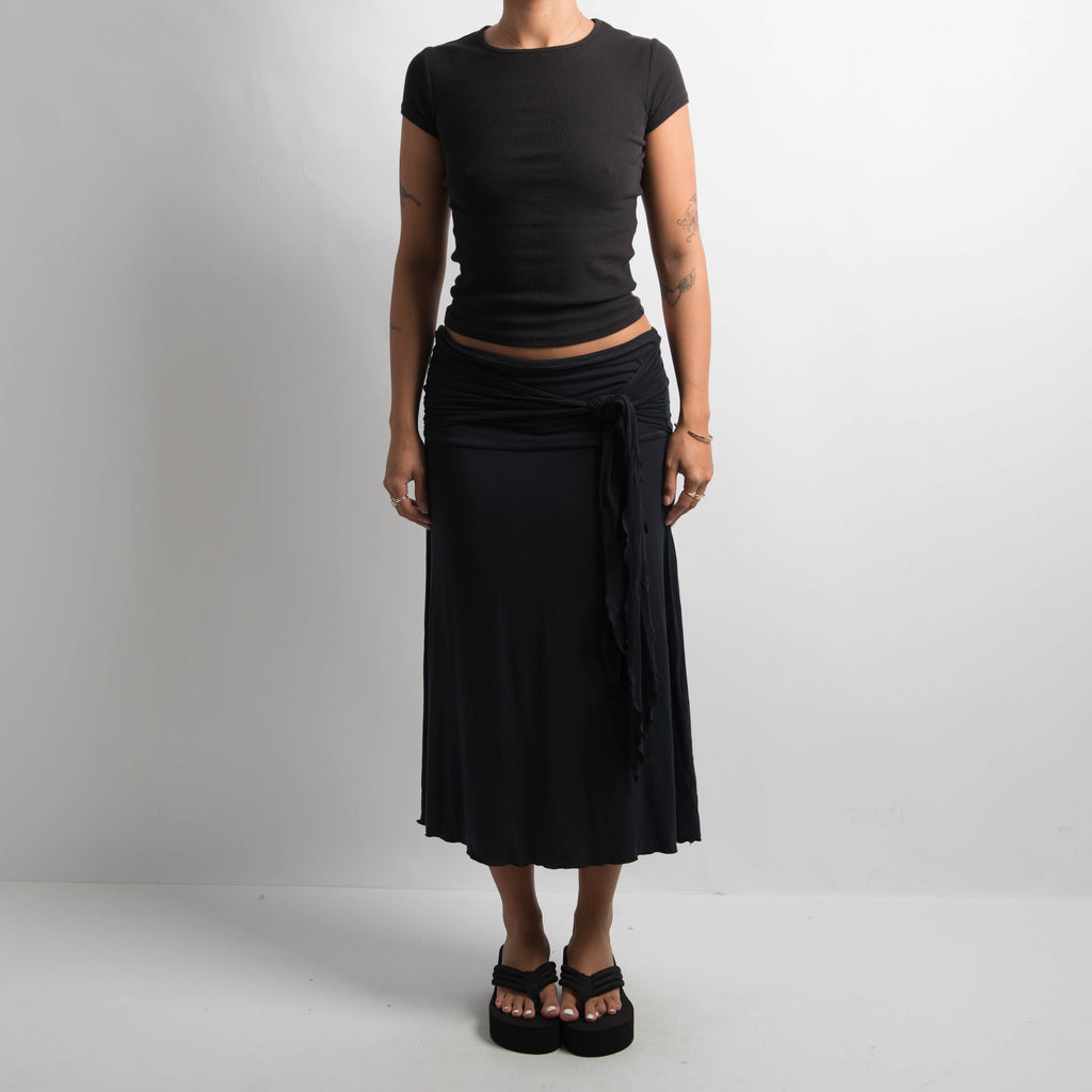 BLACK STRETCH MIDI SKIRT