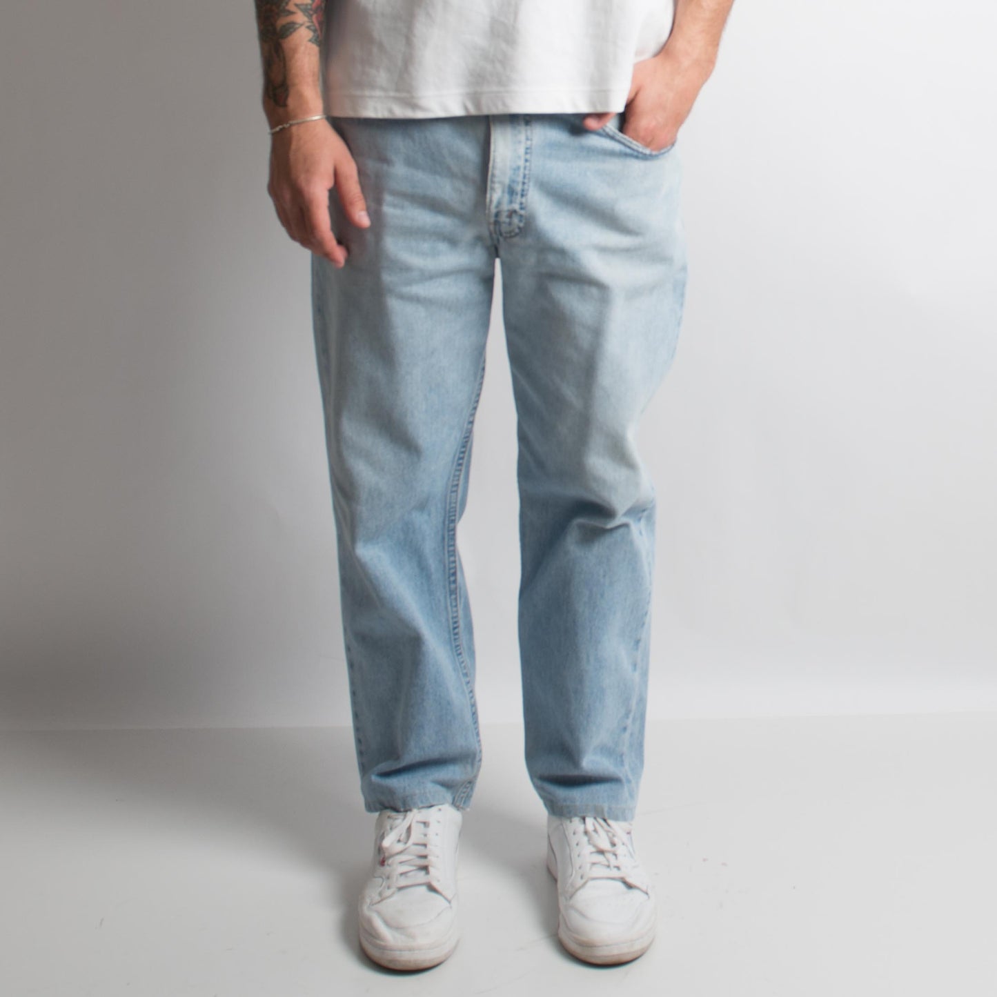 LEVI'S 504 LIGHT WASH JEANS