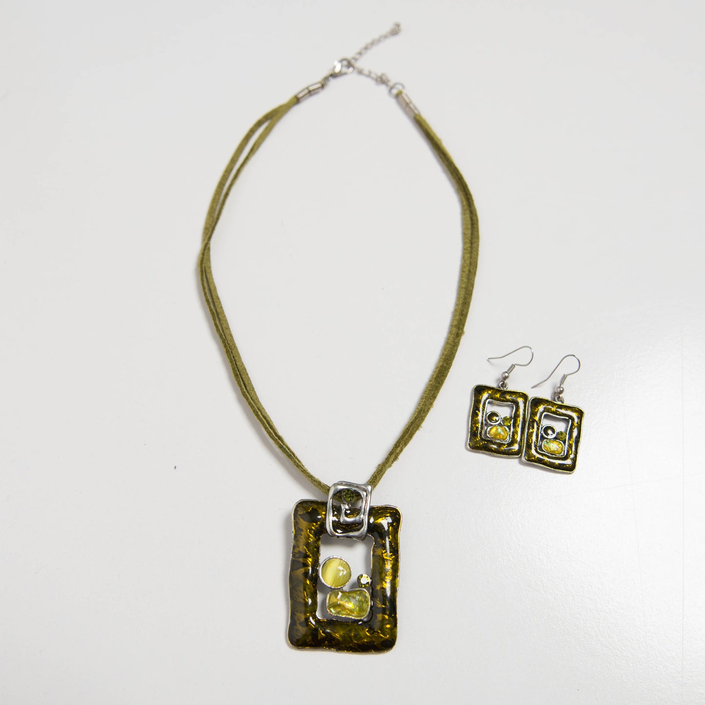 GREEN PENDANT NECKLACE + EARRINGS