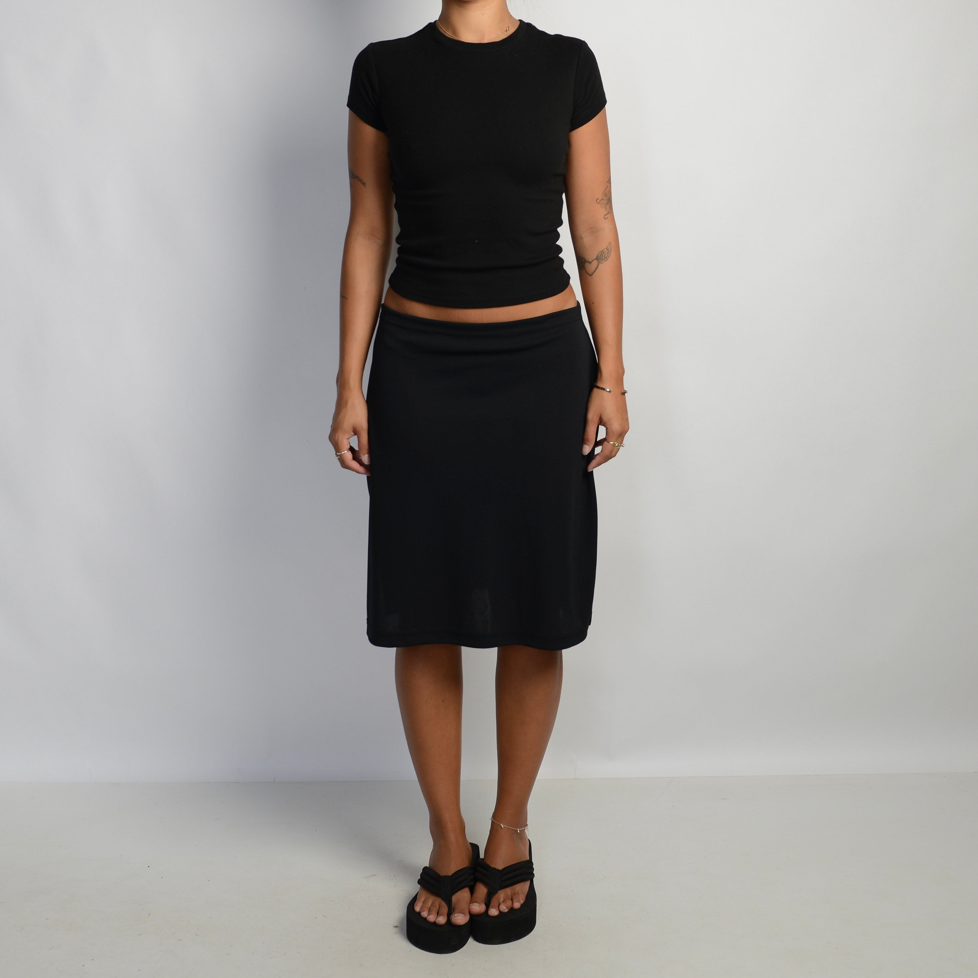 BLACK STRETCH MIDI SKIRT