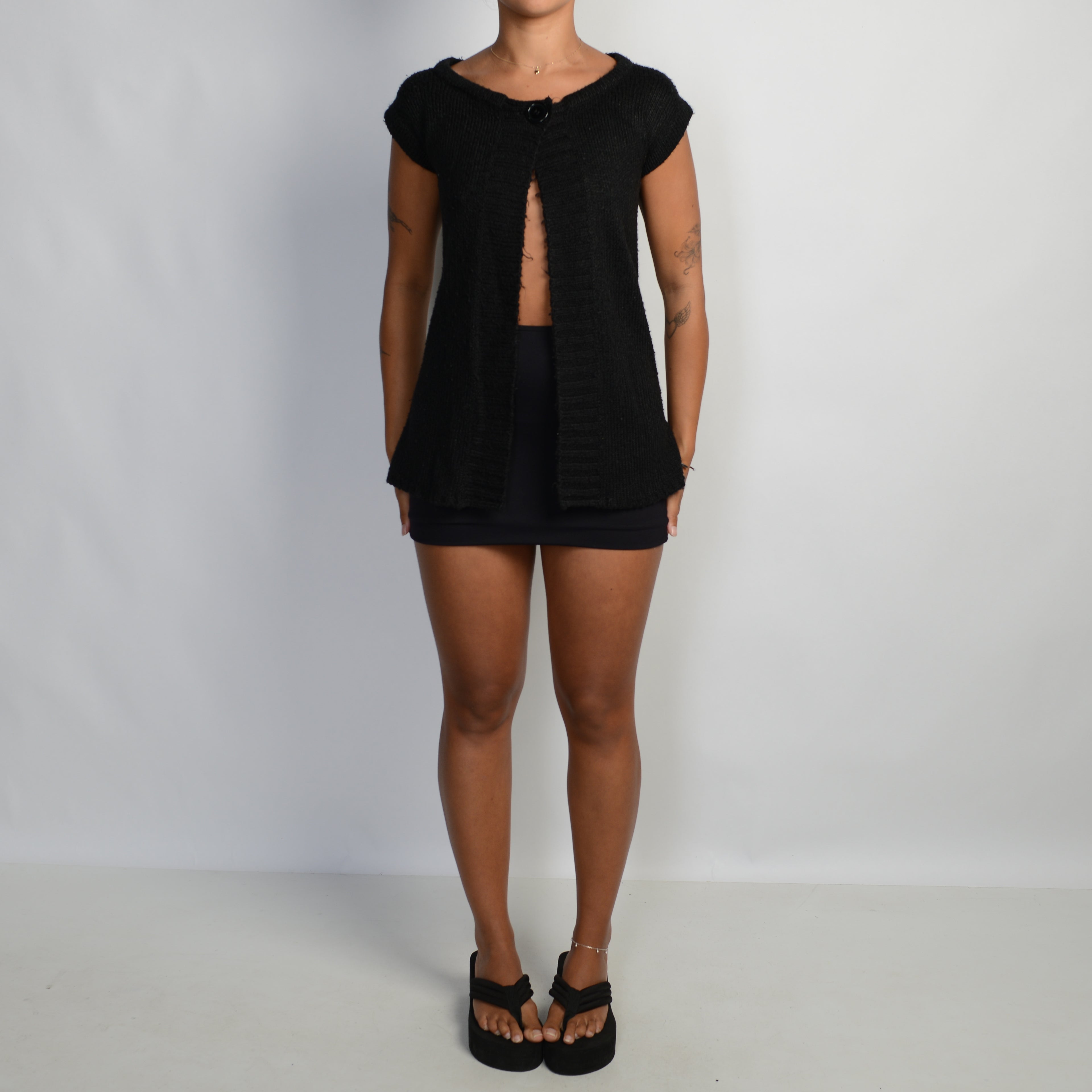 BLACK KNIT OPEN FRONT TOP