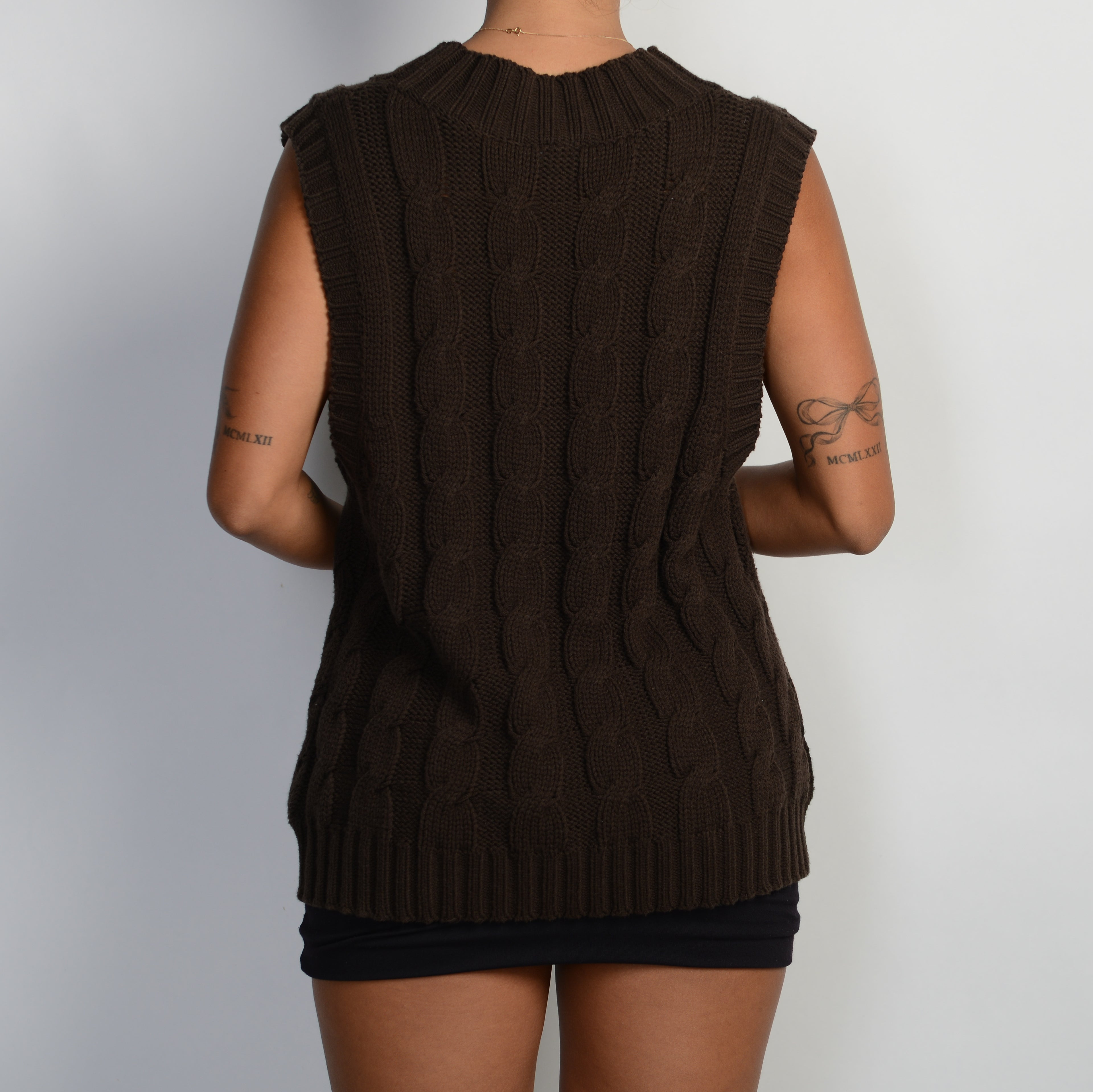 DARK BROWN KNIT VEST