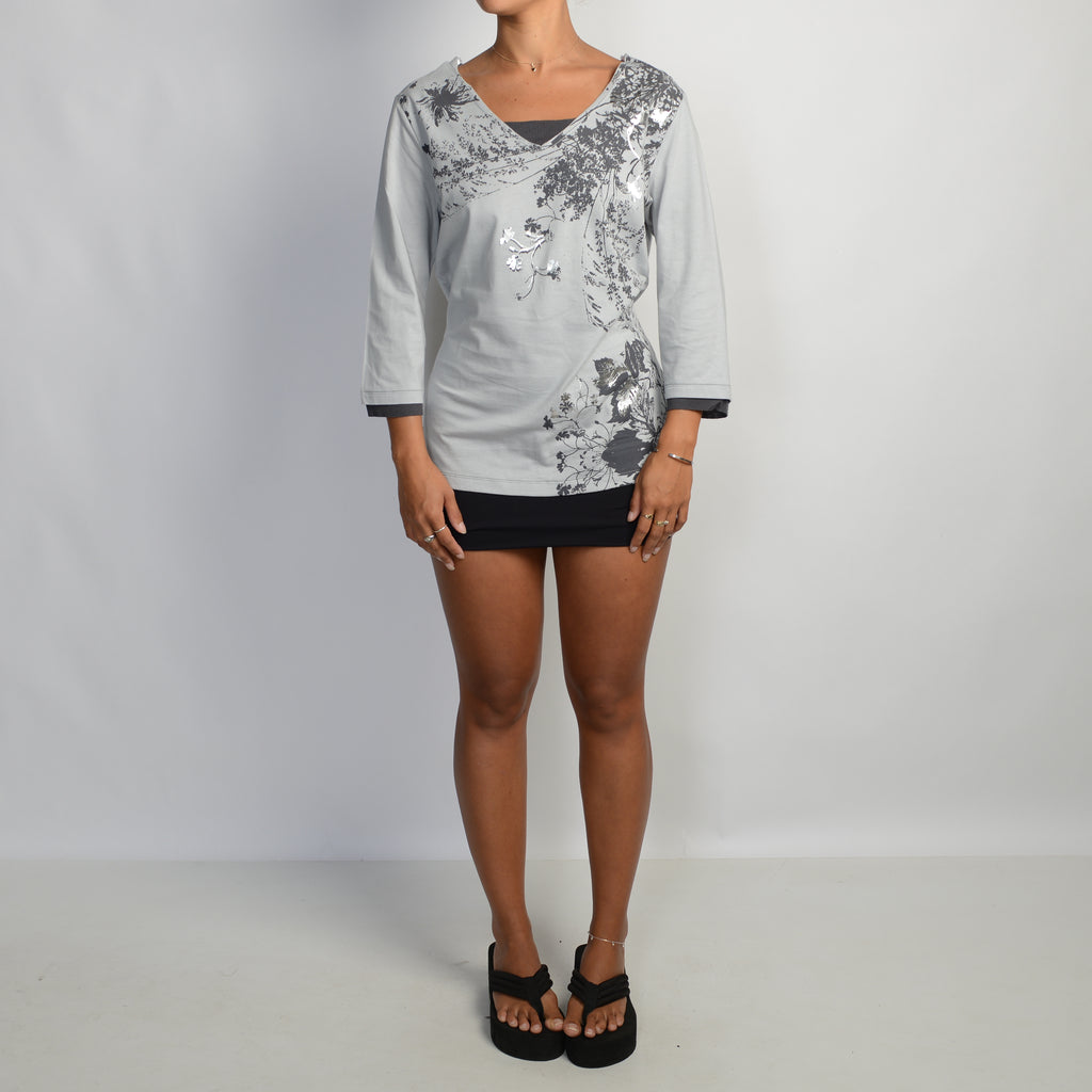 GREY GRAPHIC TOP