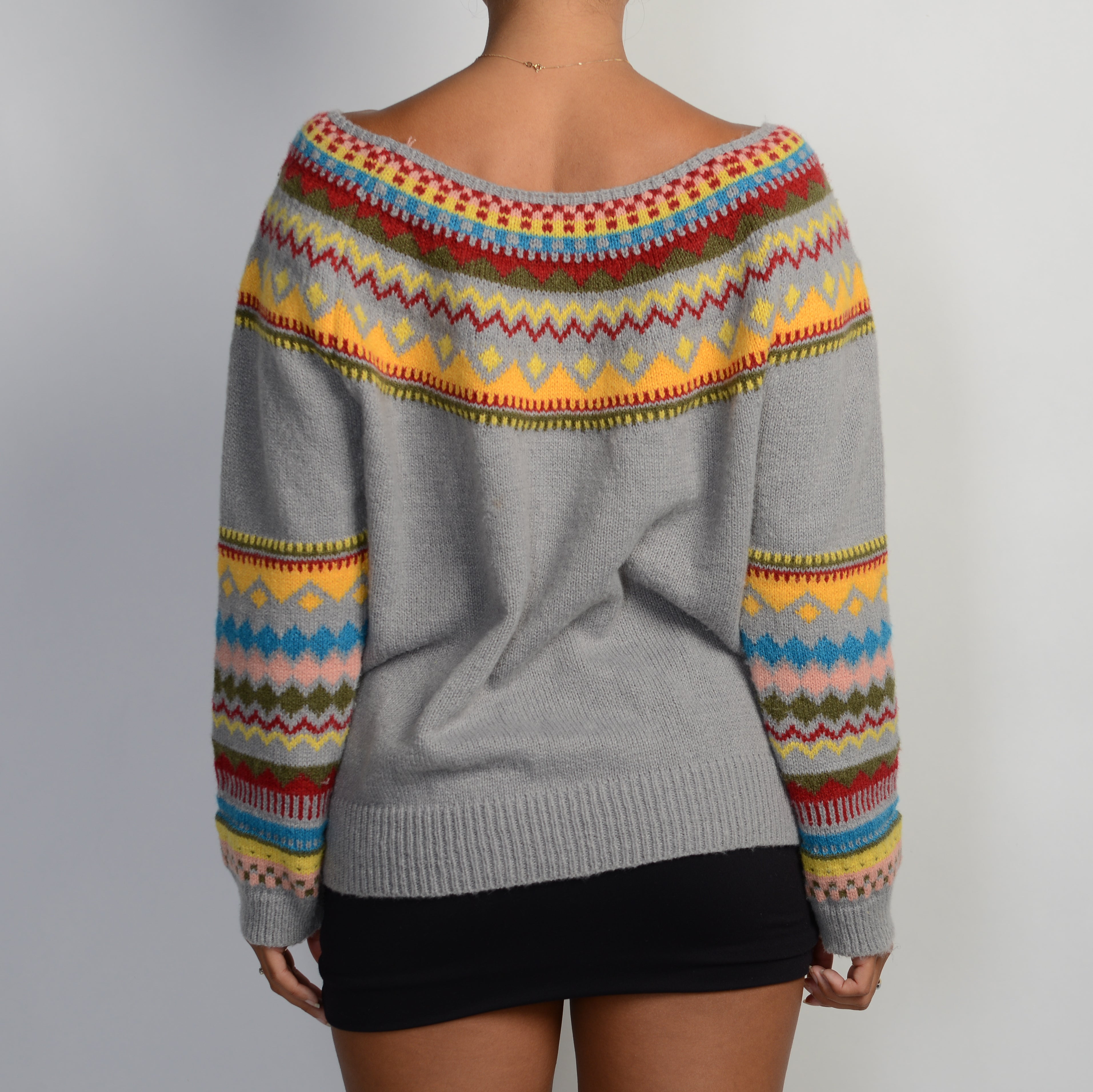GREY PATTERN KNIT SWEATER