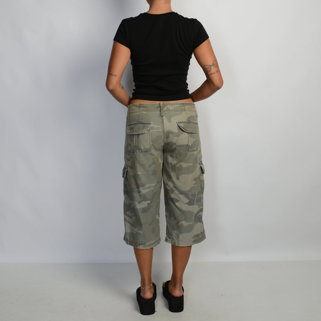 CAMOUFLAGE CROP PANTS