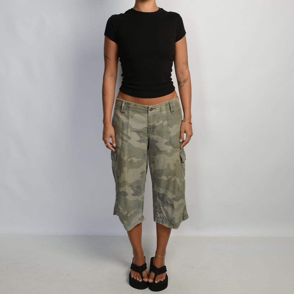 CAMOUFLAGE CROP PANTS