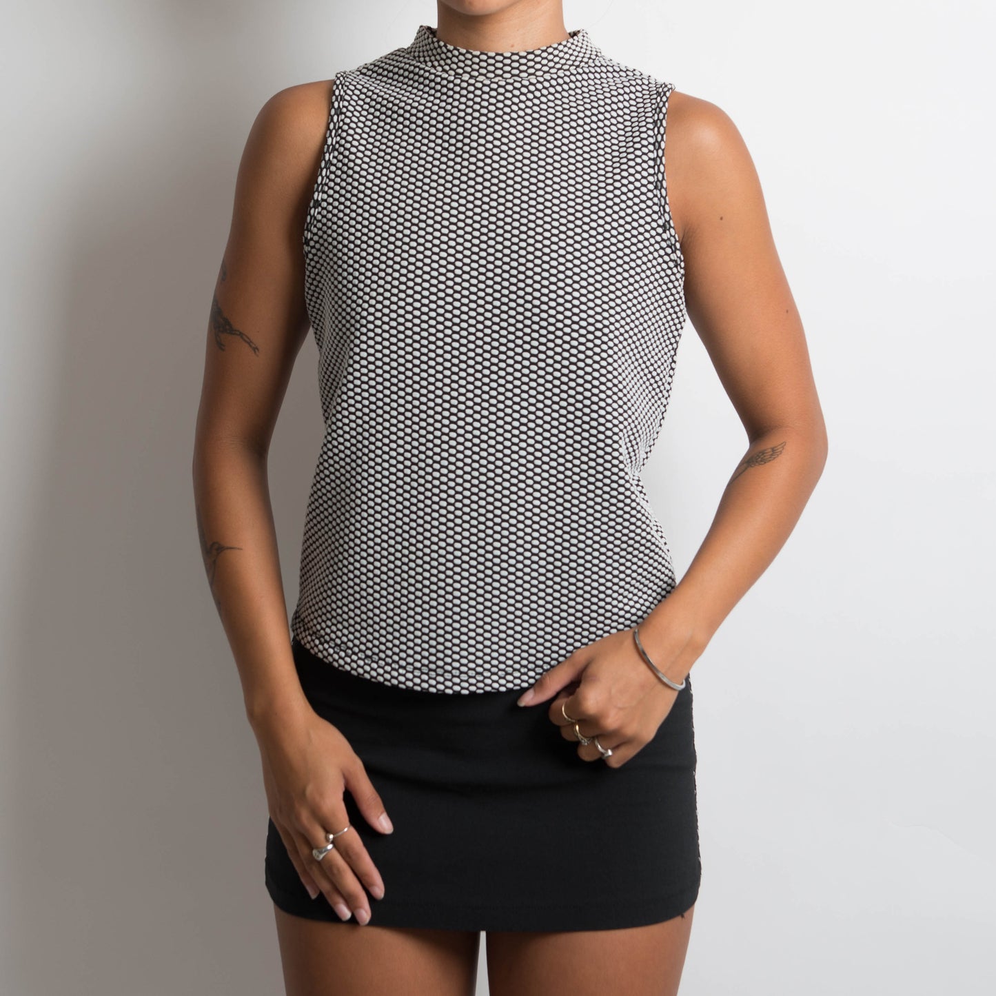 TEXTURED SLEEVELESS TOP