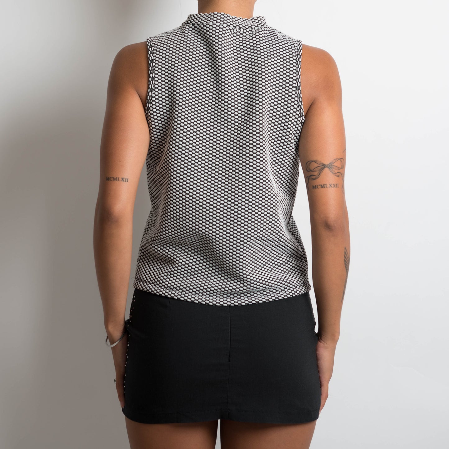 TEXTURED SLEEVELESS TOP