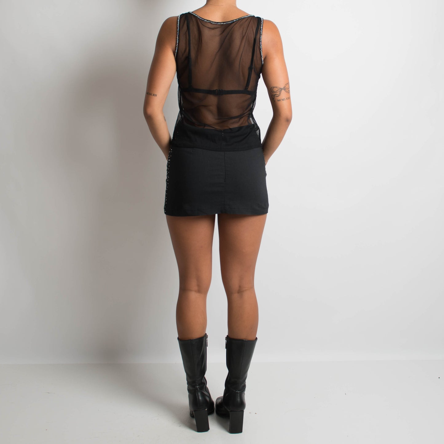 HAUT EN MAILLE NOIRE TRANSPARENTE