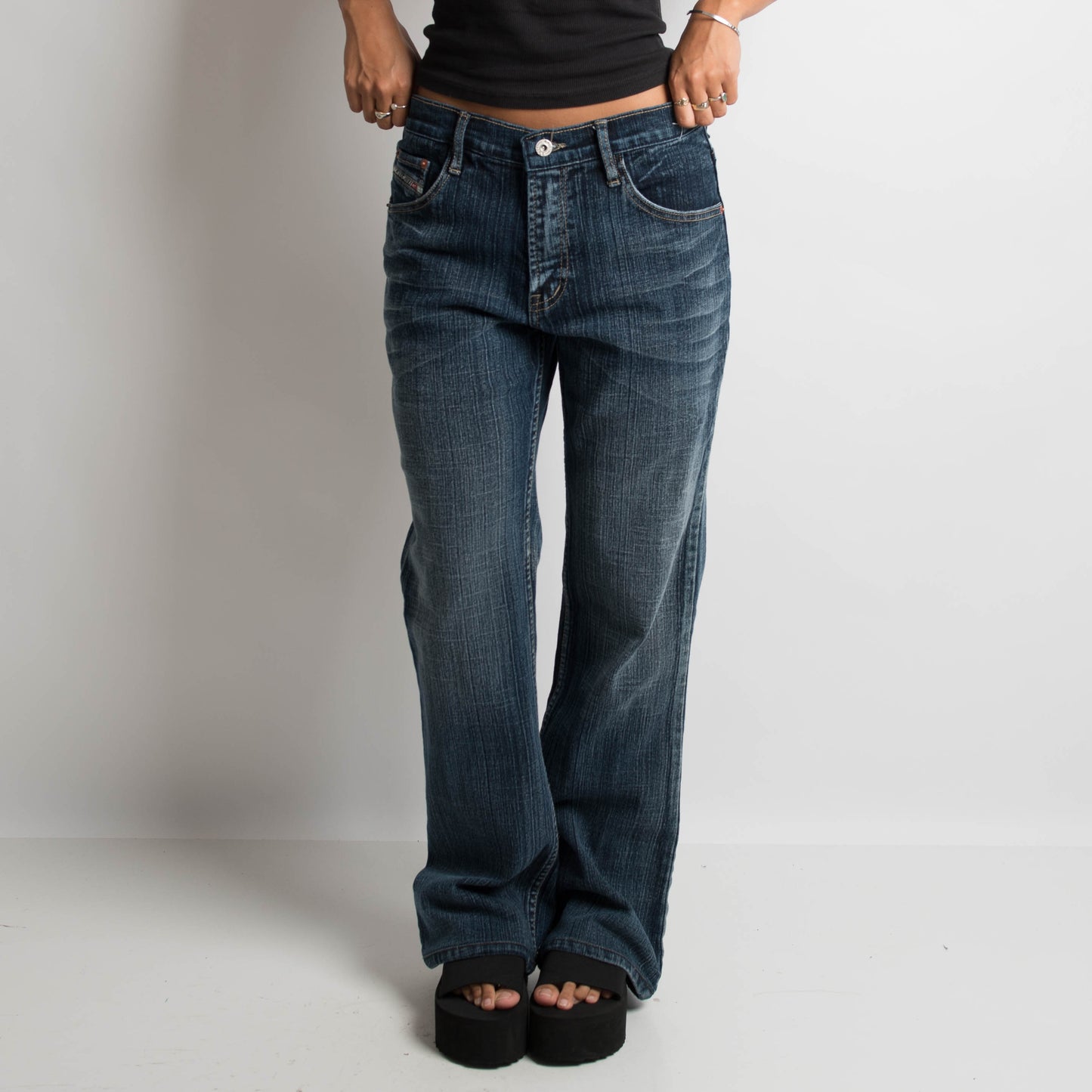 DARK WASH BOOTCUT JEANS