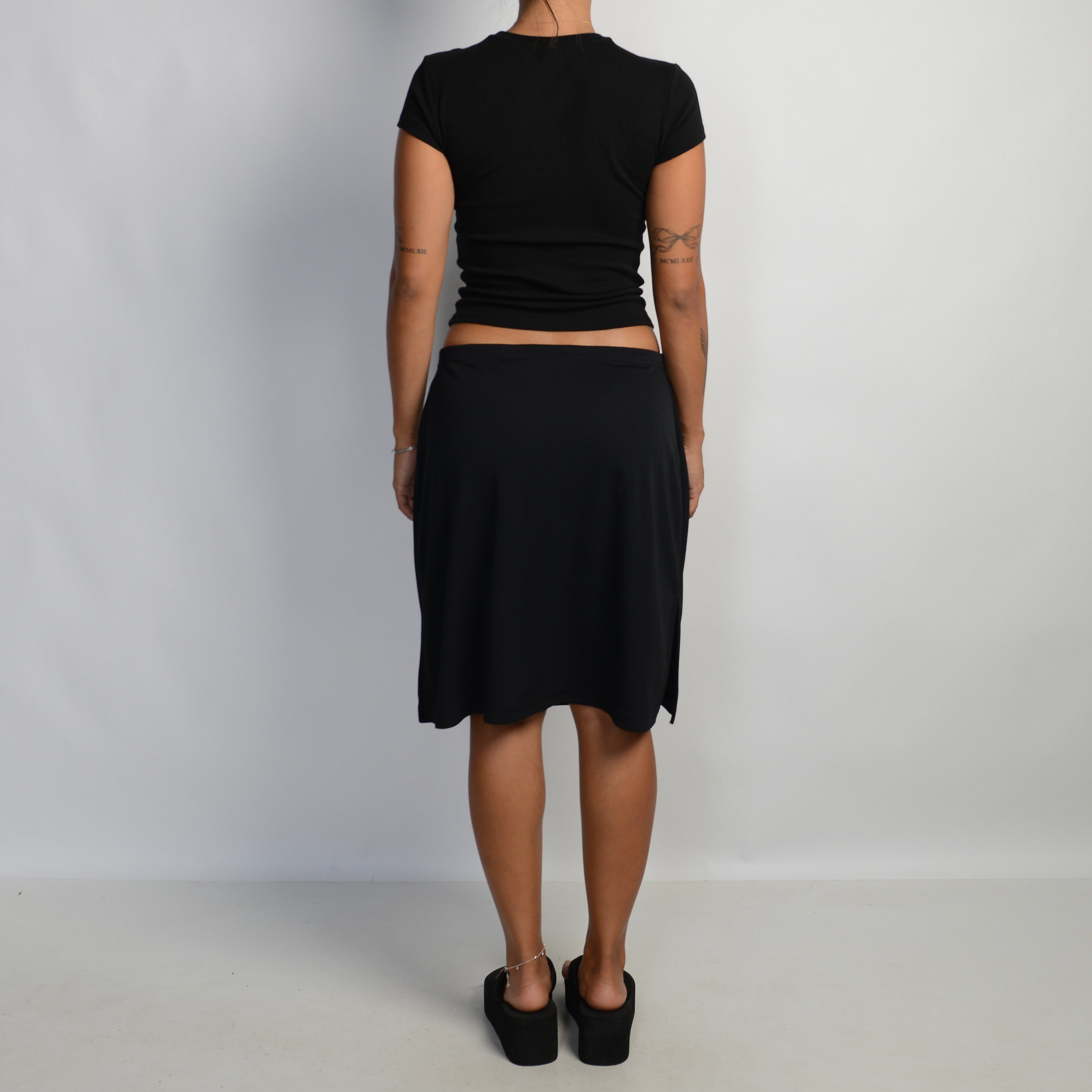 BLACK STRETCH MIDI SKIRT