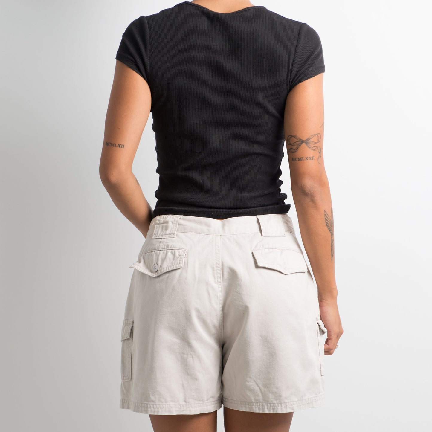 BEIGE CARGO SHORTS