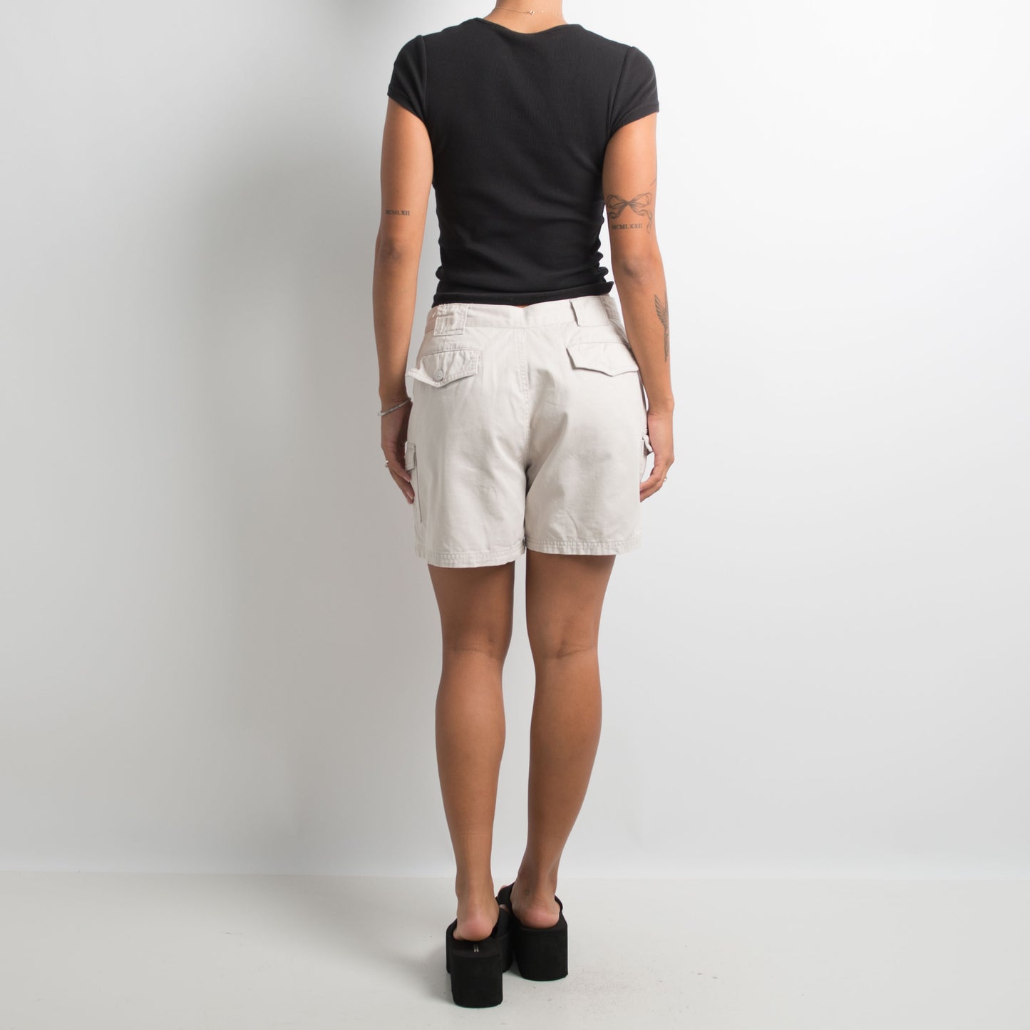 BEIGE CARGO SHORTS