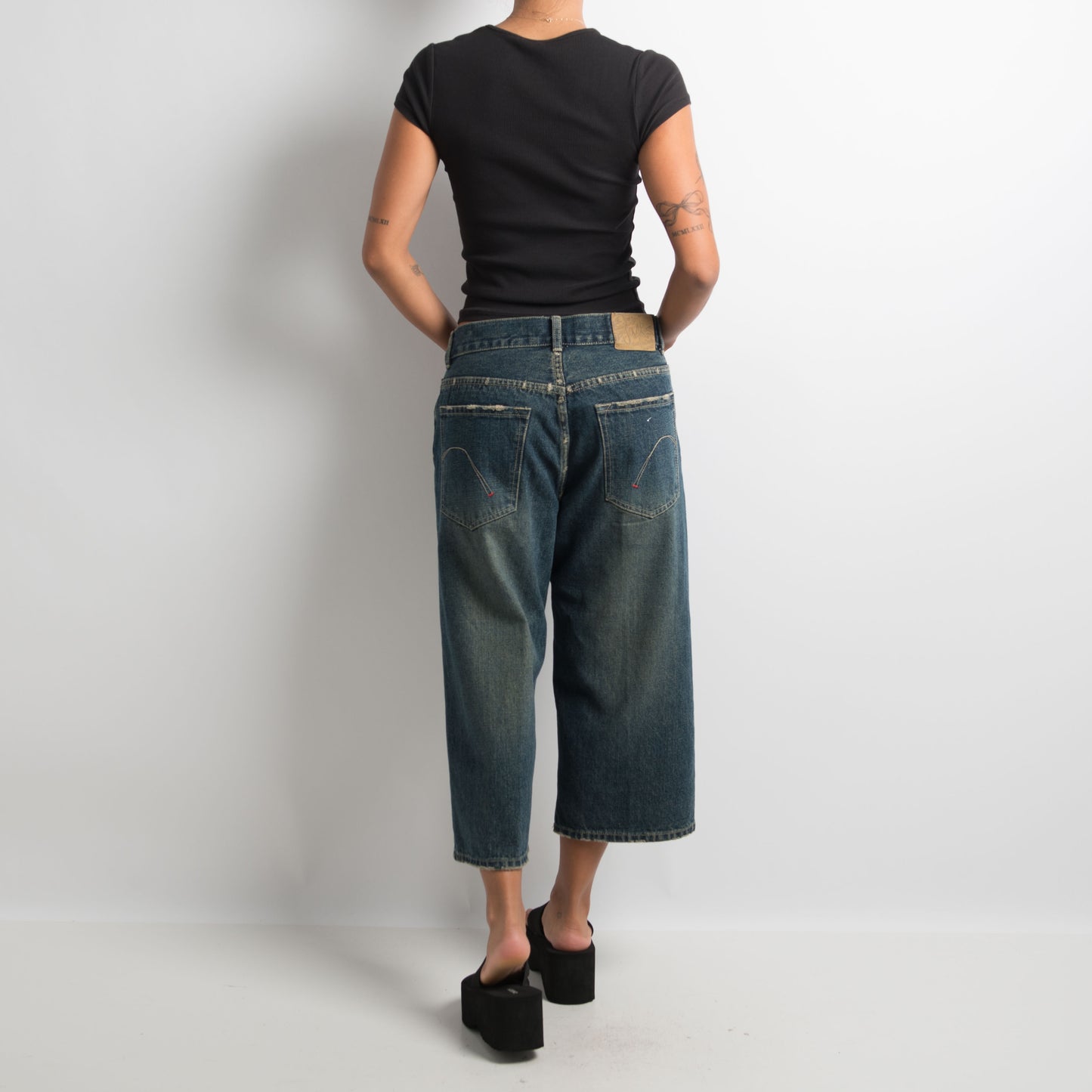 BAGGY DENIM CAPRI PANTS