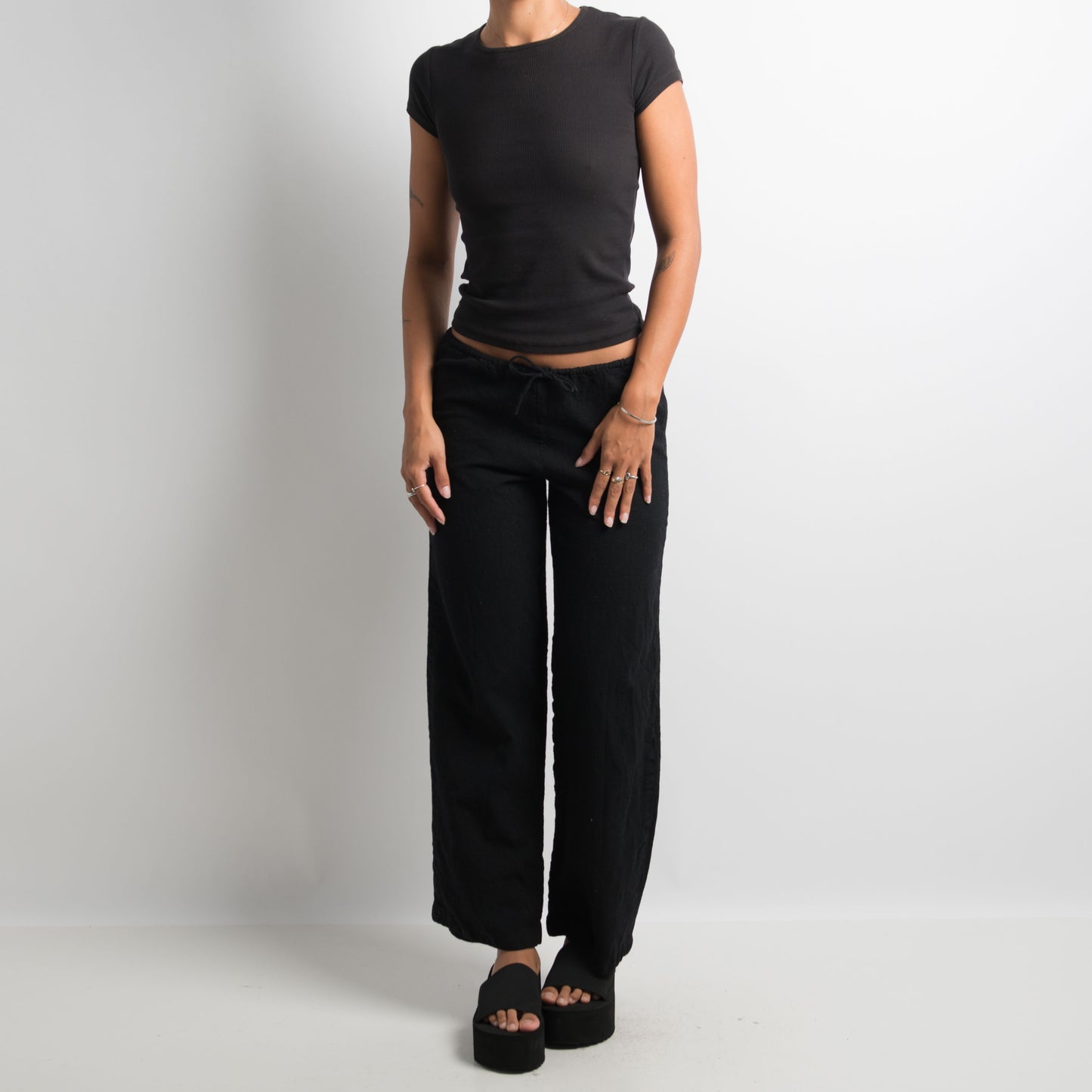 PANTALON EN LAINE NOIRE