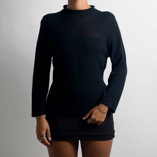 BLACK KNIT LONG SLEEVE TOP
