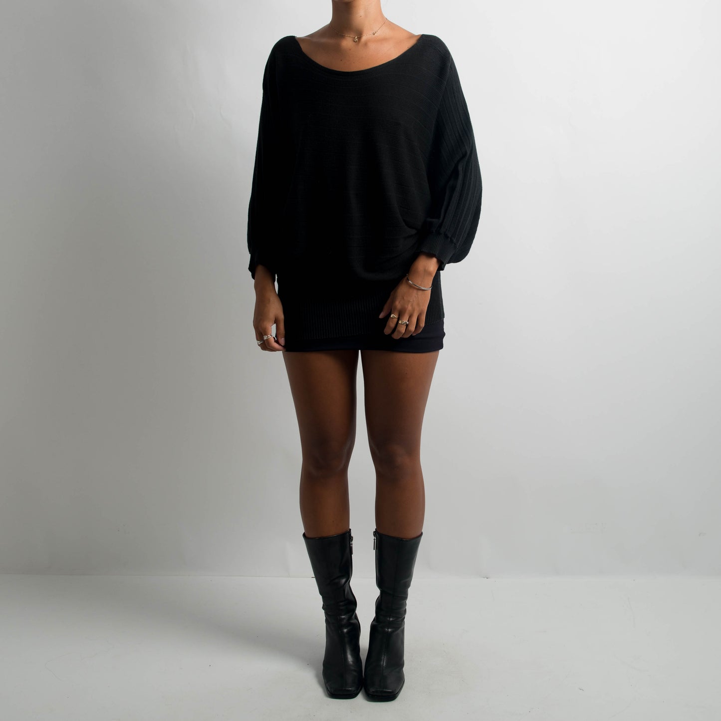 BLACK LONGLINE BATWING TOP
