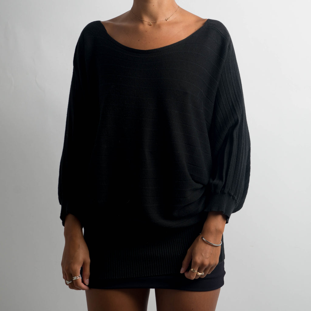 BLACK LONGLINE BATWING TOP