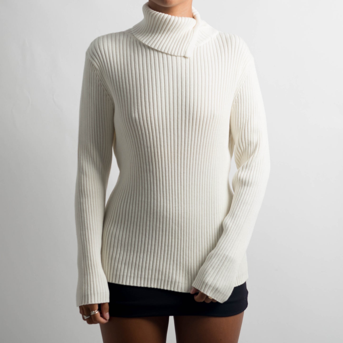 CREAM RIB TURTLENECK TOP