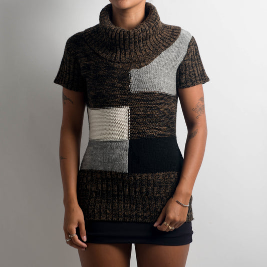 KNIT TURTLENECK TOP