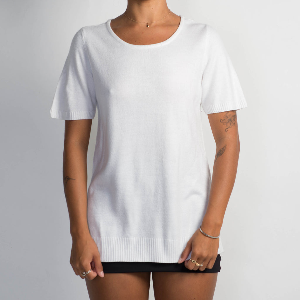 WHITE KNIT TOP