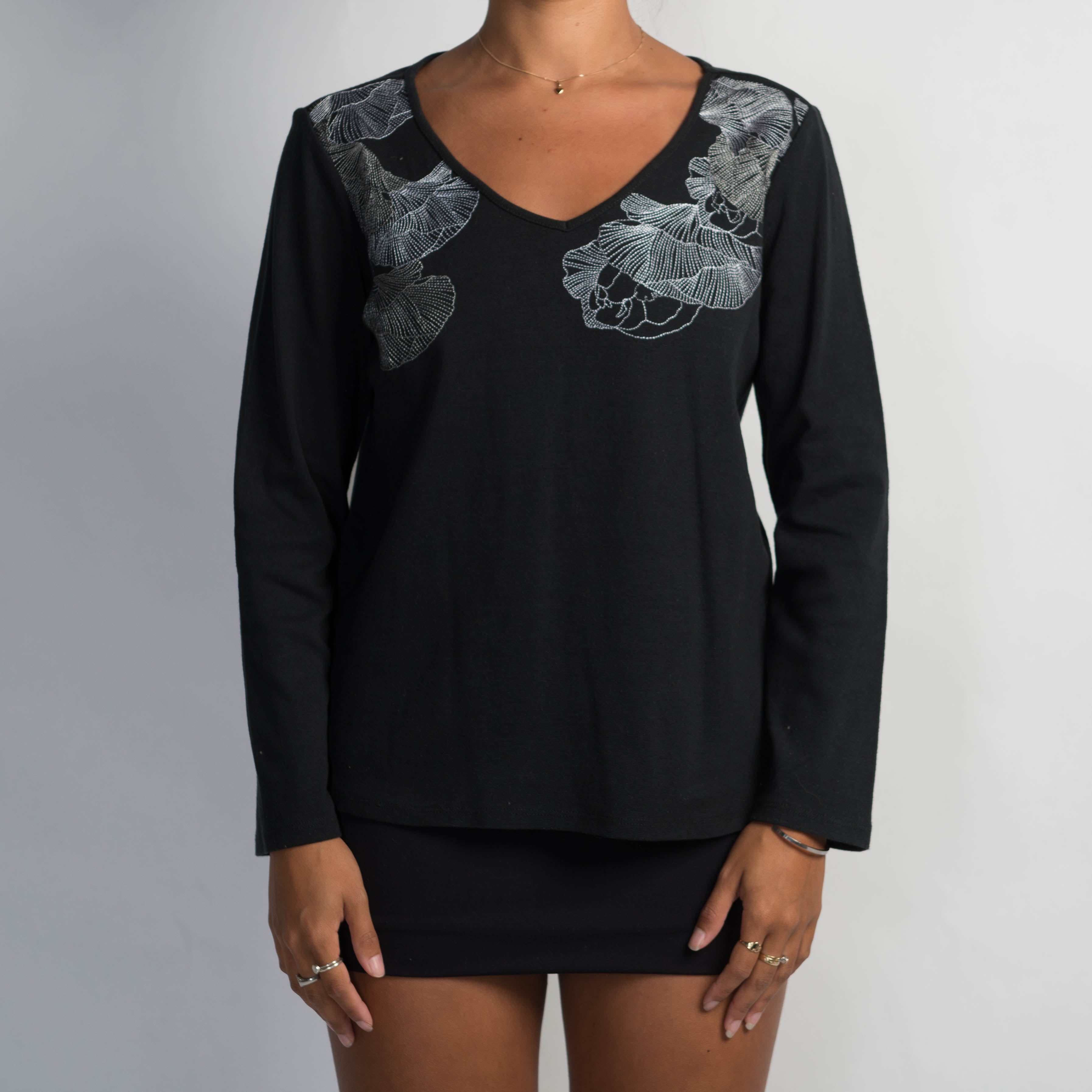 BLACK LONG SLEEVE TOP