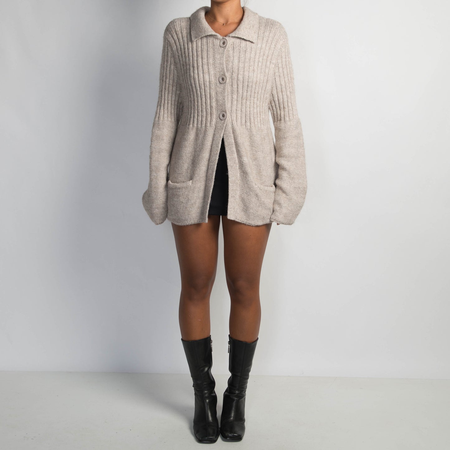 BEIGE RIB KNIT CARDIGAN