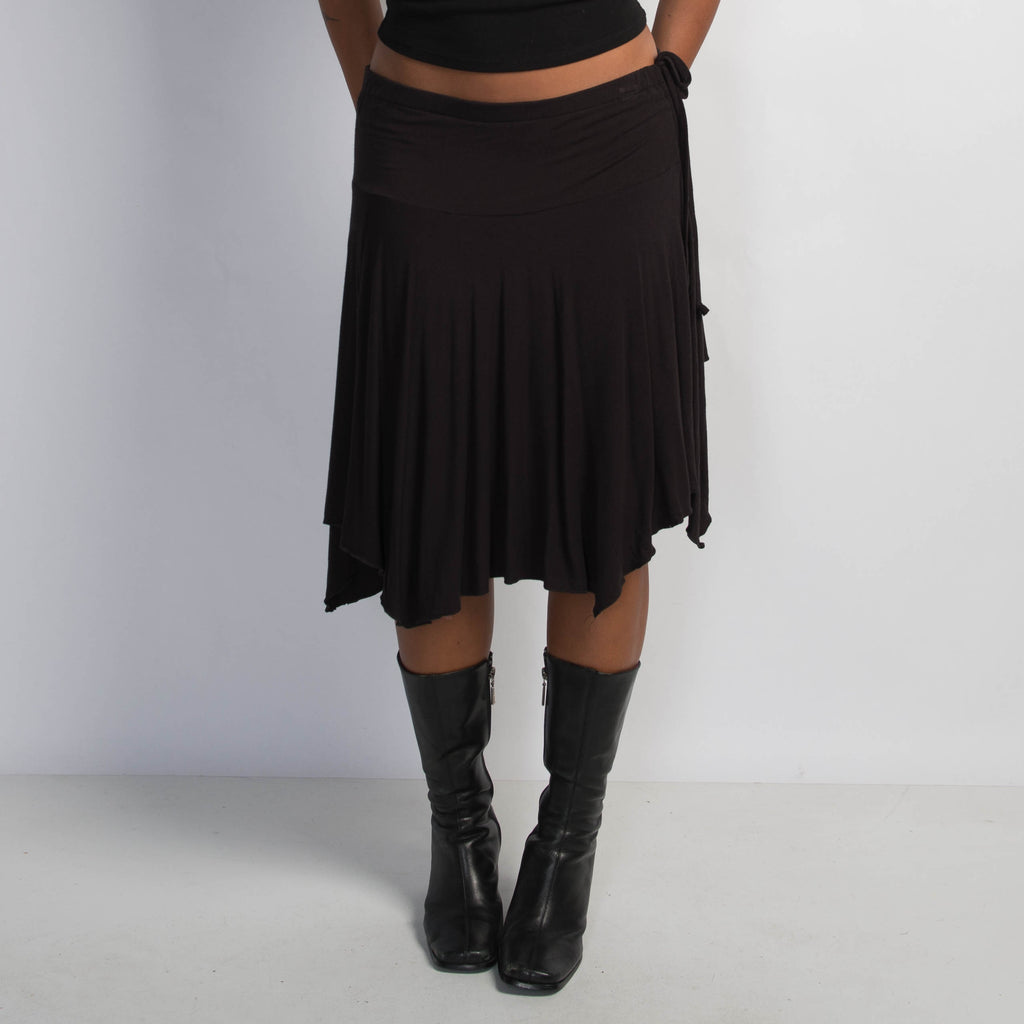 BLACK ASYMMETRIC SKIRT