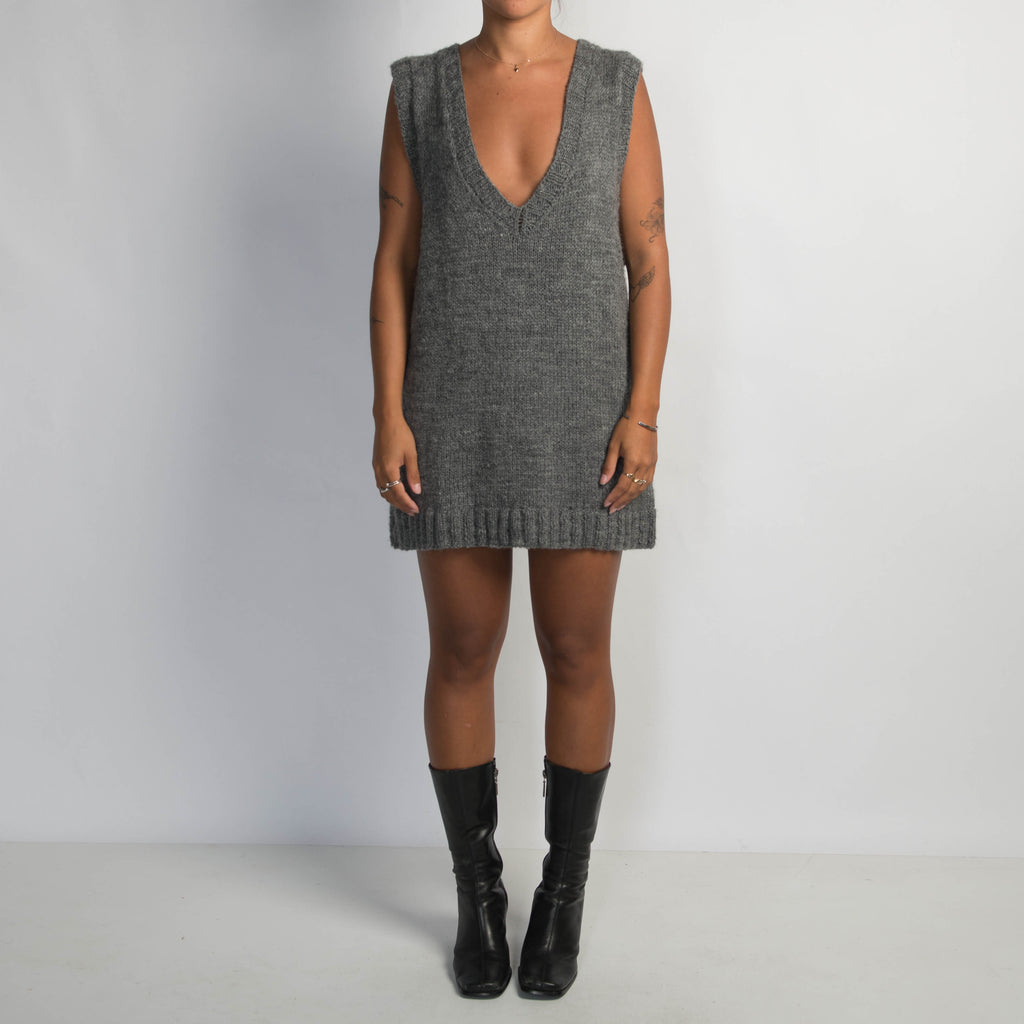 GREY KNIT SWEATER VEST
