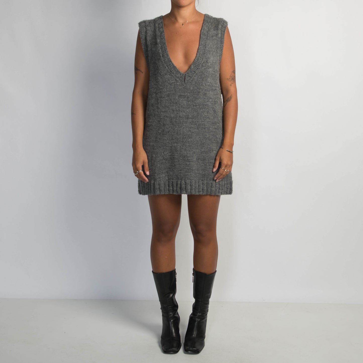GREY KNIT SWEATER VEST